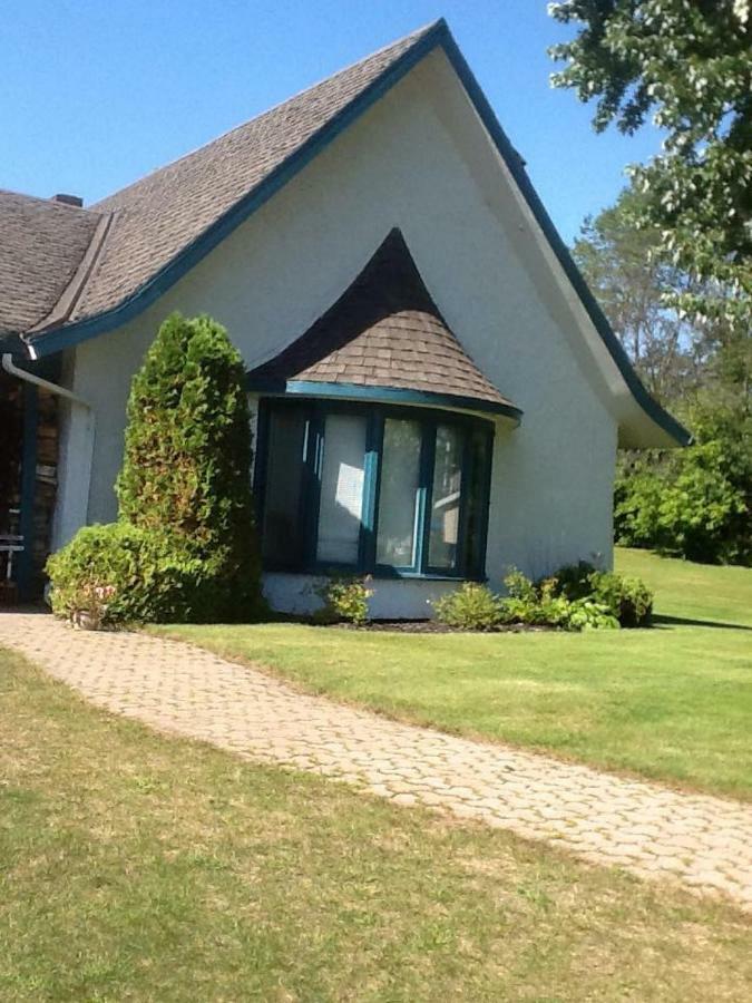 B&B Aux Deux Pignons Donnacona ภายนอก รูปภาพ